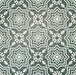 Detailaufnahme von Berlin Grün Fliesen im Format 20 × 20 cm im viktorianisch inspirierten Stil in Grün und Weiß mit wiederkehrenden geometrischen und floralen Motiven in einem dekorativen, marokkanisch inspirierten Design.