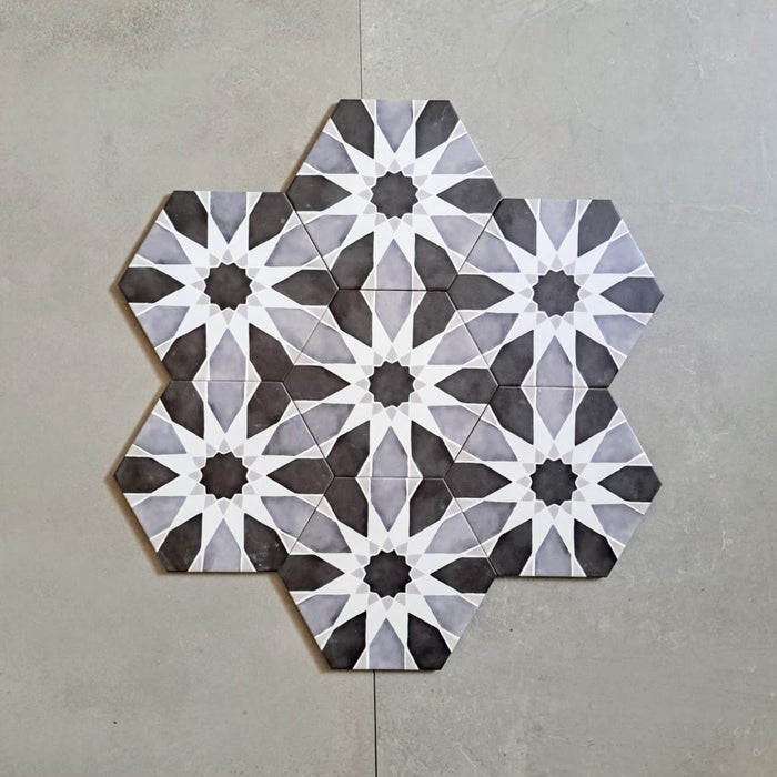 Habibi Schwarz kuusnurk 18.7cm x 21.6cm