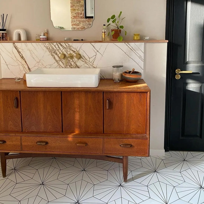 Astra Hexagon Schwarz & Weiß 22cm x 25cm