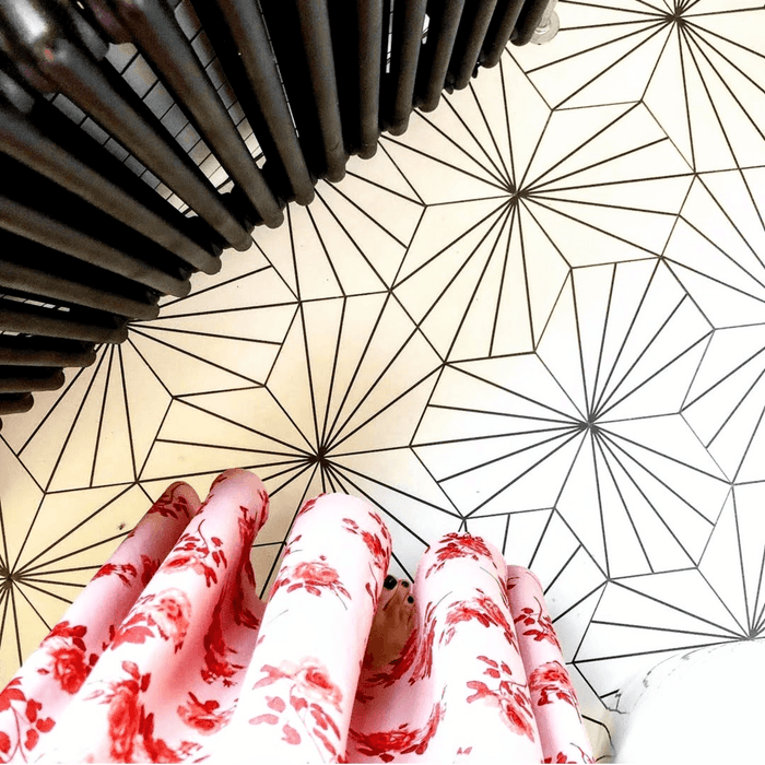 Astra Hexagon Schwarz & Weiß 22cm x 25cm