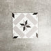 Einzelne Canterbury Stern Fliese im viktorianischen Stil im Format 20 × 20 cm mit klassischem Sternmotiv in sanften Grau-, Schwarz- und Weißtönen – ideal für zeitlose Musterböden oder dekorative Wandflächen.
