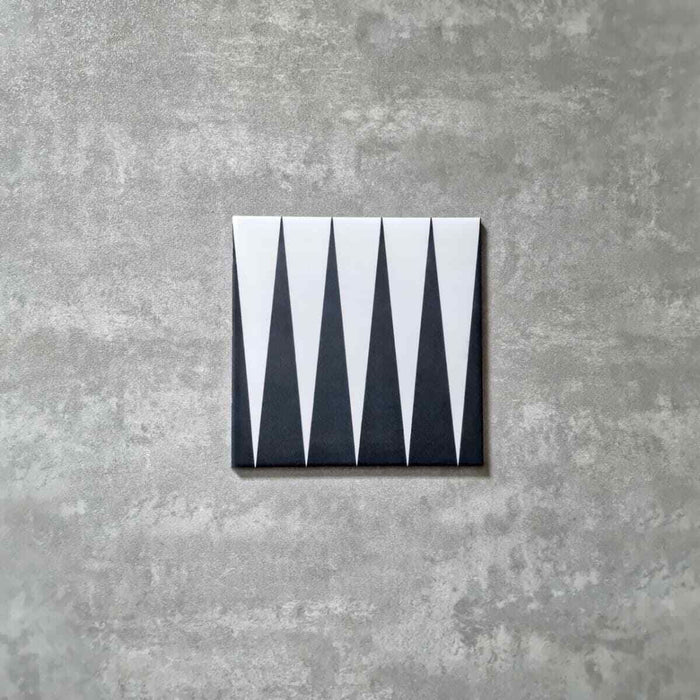 Backgammon-Fliese in Schwarz und Weiß | 20 cm x 20 cm | Wand- und Bodenfliesen