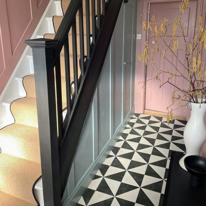 Harlekin Triangel Svart & Vit 20cm x 20cm