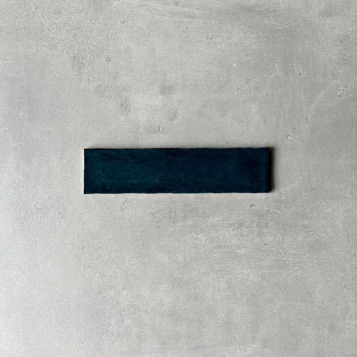 GANZE FLIESENPROBE Nireobi Fliese | Blau glänzend | 7,5 cm x 30 cm