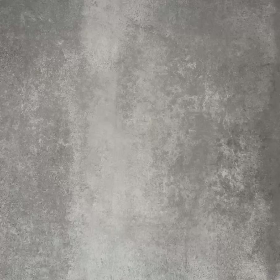 Video mit  Abstrakte Schwarze Illusion Musterfliese im Format 20 × 20 cm, in einem wiederholten Raster gezeigt, um das markante Design mit optischer Illusion hervorzuheben. Kontrastreiche geschwungene Formen in Schwarz und sanftem Creme schaffen ein ausdrucksstarkes geometrisches Muster, in Szene gesetzt mit floralen Akzenten – ideal für Akzentwände, Bodenflächen oder dekorative Küchenrückwände.