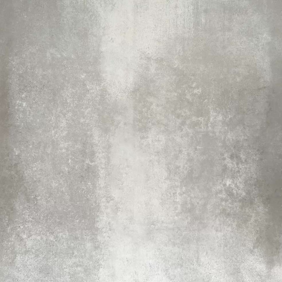 Video mit Medina Frostblau Feinsteinzeug-Hexagonfliesen im marokkanischen Stil im Format 18,7 × 21,6 cm, das das wiederkehrende geometrische Muster sowie die sanften Blau- und Weißtöne bei gemeinsamer Präsentation der Fliesen hervorhebt.