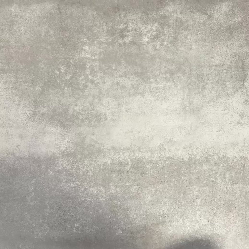 Video mit Berlin Bindung Feinsteinzeugfliesen im Format 20 × 20 cm im viktorianisch-marokkanisch inspirierten Stil, gemeinsam arrangiert zur Darstellung des wiederkehrenden geometrischen Musters in Grün-, Schwarz- und Cremetönen, inspiriert von traditionellen dekorativen Bodenfliesen im viktorianischen Stil.