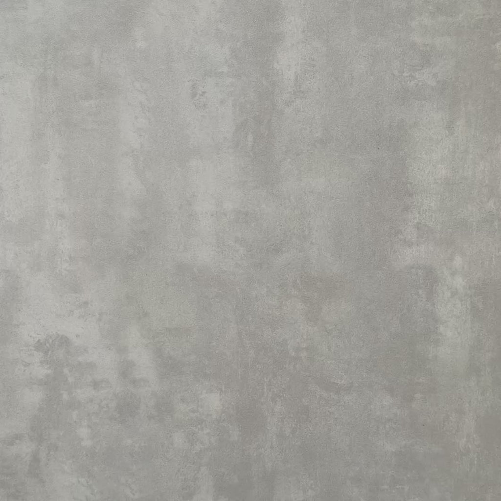 Video mit Agadir Grün Fliesen im marokkanischen Stil im Format 20 × 20 cm aus Feinsteinzeug, das das geometrische Sternmuster in Grün und Weiß sowie die Oberflächenstruktur der Fliese hervorhebt.