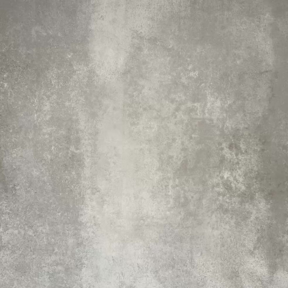 Video mit Berlin Großartig Feinsteinzeugfliesen im Format 20 × 20 cm im marokkanisch inspirierten Stil. Gezeigt wird das vollständige geometrische Design in tiefem Blau, warmem Braun und Cremetönen – ideal für ausdrucksstarke Böden oder dekorative Wandflächen.