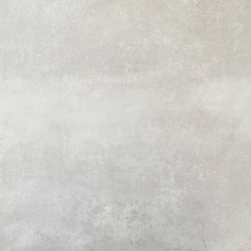 Video mit Medina Hormuz Schneeweiß Feinsteinzeug-Hexagonfliesen im marokkanischen Stil im Format 18,7 × 21,6 cm, das das klare, sterninspirierte geometrische Muster in Weiß- und hellen Grautönen bei gemeinsamer Präsentation der Fliesen hervorhebt.