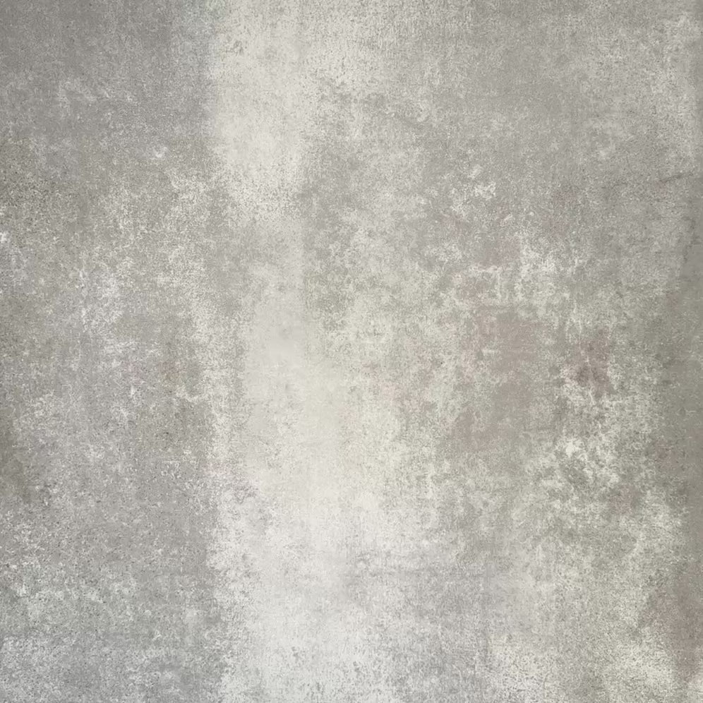 Video mit Nomadin Rose Ziegel-Wandfliesen im Format 6 × 24,6 cm, das den sanften Roséton, die glänzende Oberfläche und die industrielle Optik im verlegten Zustand hervorhebt.