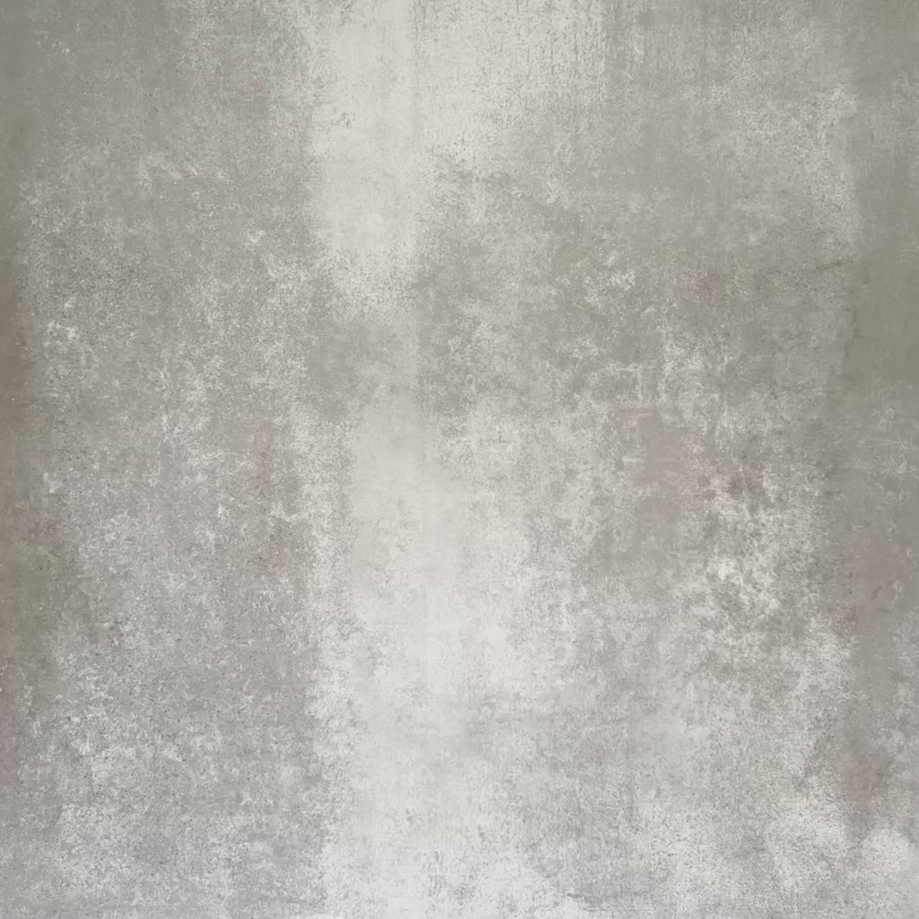 Video mit Saigon Seladongrün Brick Wandfliesen im marokkanisch inspirierten Stil. Glänzende Keramikfliesen im Format 5,1 × 16,1 cm mit sanften Grün- und Blau-Grau-Tönen, das die Oberflächenstruktur und die natürliche Farbvariation hervorhebt.