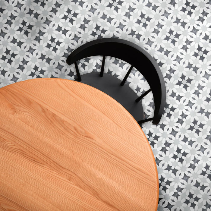 Soukaina Schwarz C Muster Marokkanske vegg- og gulvfliser 20 x 20 cm