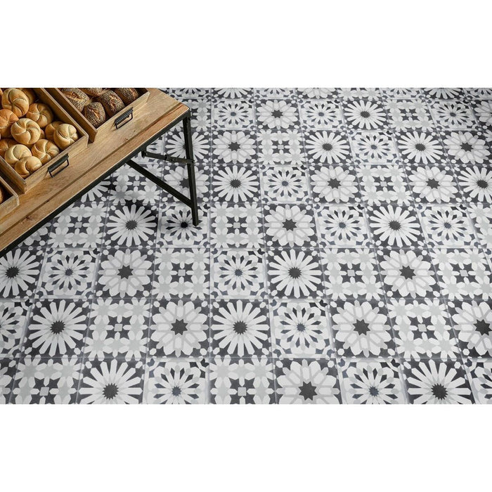 Soukaina Schwarz C Muster Marokkanske vegg- og gulvfliser 20 x 20 cm