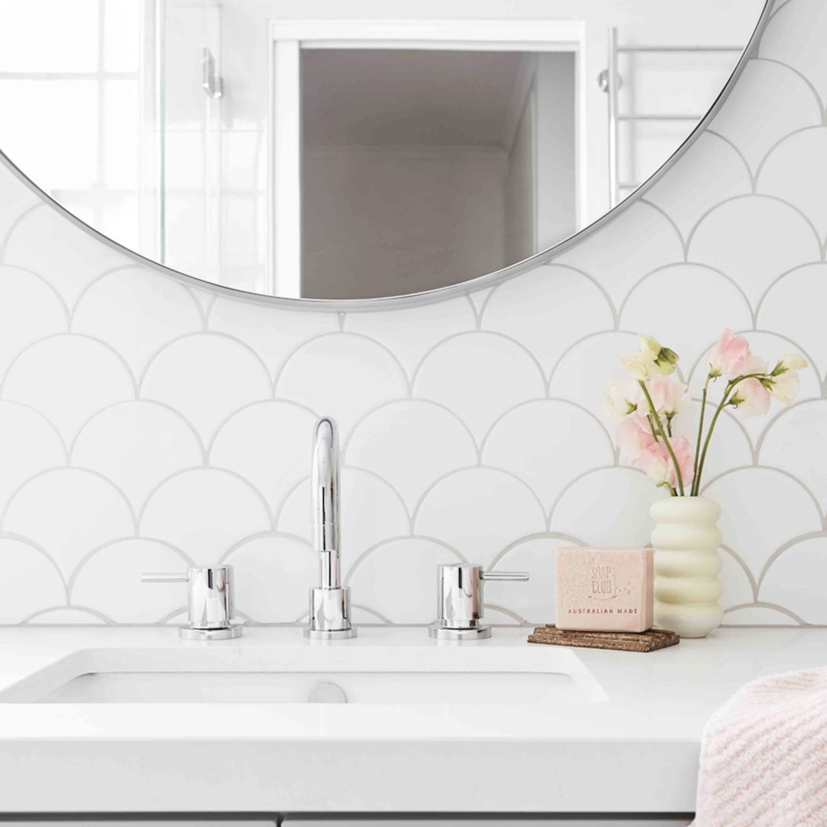 Jakobsmuschel Victoriano | Blanco | Escamas de pescado Marroquí | Azul —  Deine Fliesen, image size:1200x1200